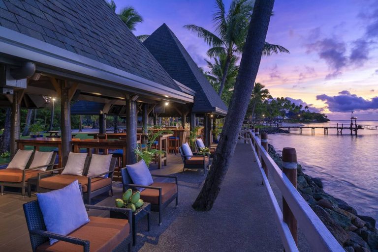 ShangriLa's Fijian Resort & Spa Bilo Bar Sunset View 2 Bula Bride